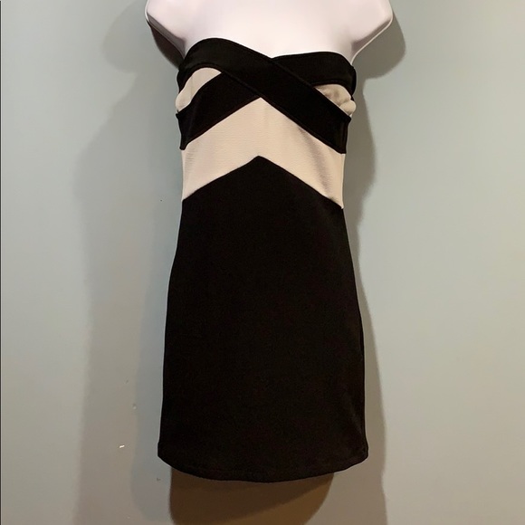 Poof Excellence Dresses & Skirts - ❤️ Adorable strapless dress ❤️ 10/$25